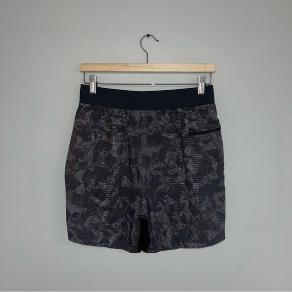 Lululemon Shorts‎ Men's Size Small Dark Grey 6" Inseam T.H.E Short Linerless - Picture 8 of 11